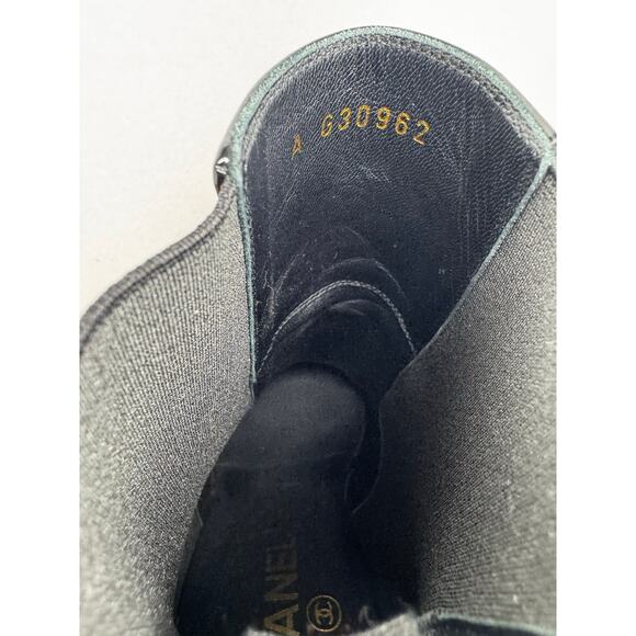 Chanel Black Patent Leather Chain Detail Block Heel Ankle Boots EU 38 CC Booties - Picture 9 of 11